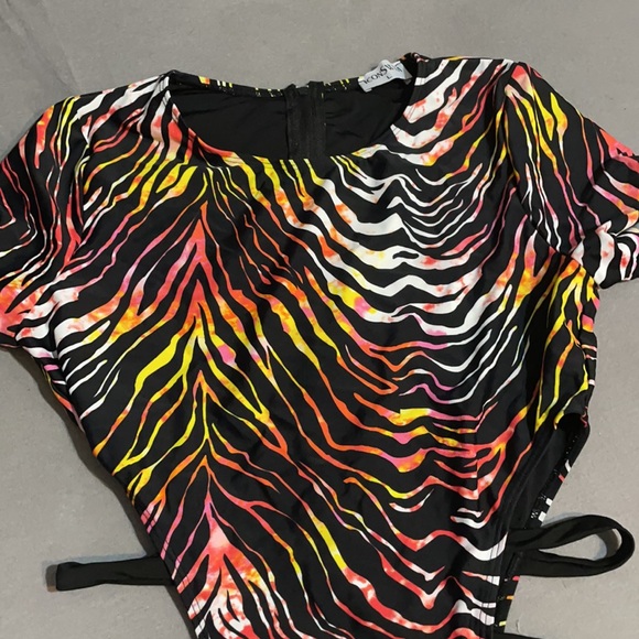 One piece zip up swimsuit - Picture 2 of 4